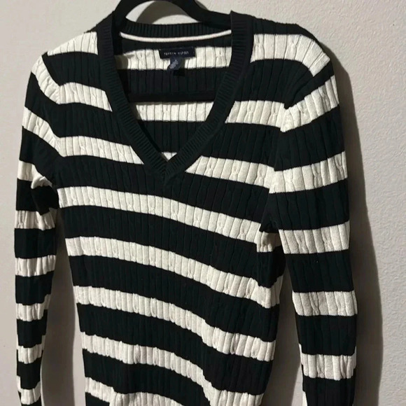 Tommy Hilfiger Cotton Knit Vneck Sweater - Medium. Excellent condition. - Picture 3 of 8